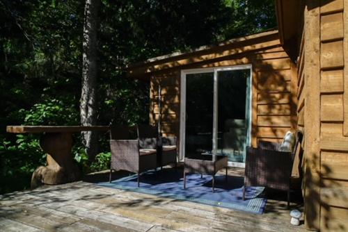 Hope Alaska's Bear Creek Lodge in 기타
