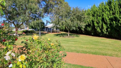 Golden Peak Motel PeakHill