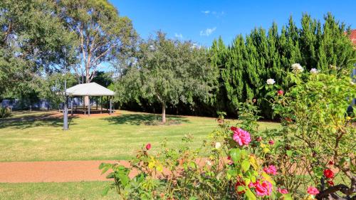 Golden Peak Motel PeakHill