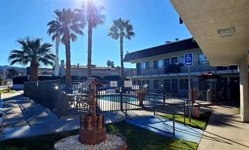 Motel 6 Palmdale, CA - 숙소 외관