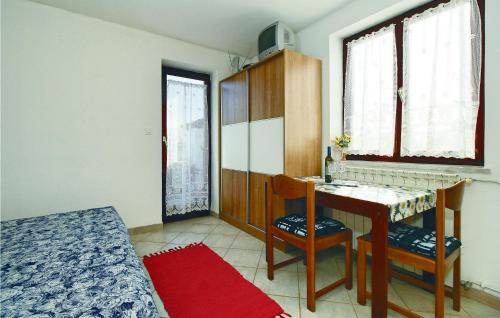 Lovely Apartment In Umag With Wifi