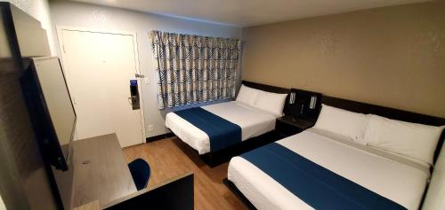 2 double beds