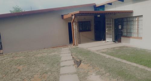 Dreams Guest Inn Raceview in Alberton