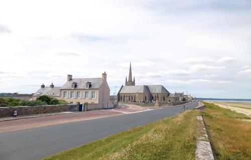 Nice Home In Saint-marcouf With Kitchen