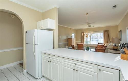 Ground Floor Condo 2 bed 2 bath Riverwalk at Arrowhead Country Club Unit 104 in 森林溪