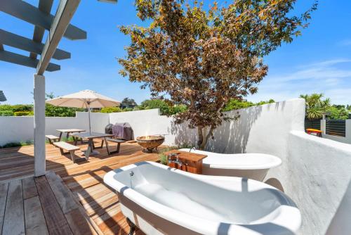 Hilltop House - Taupo – khách sạn tại Hilltop