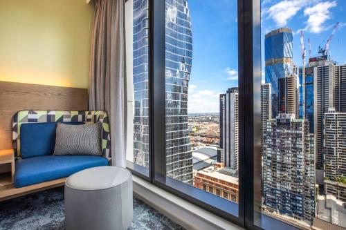 Létesítmények, Holiday Inn Express Melbourne Little Collins By IHG near Docklands Stadion