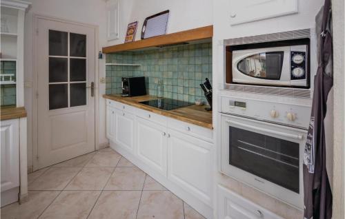 virtuve, Awesome Home In Poulx in Poulx