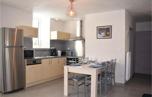 Gorgeous Home In Saint Alban With Kitchen