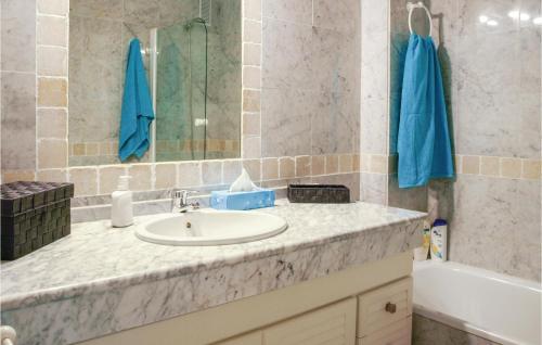 Three-Bedroom Apartment in Marbella - main image