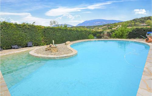 Beautiful home in Faucon with Outdoor swimming pool, Heated swimming pool and 6 Bedrooms gîte à louer Mérindol-les-Oliviers