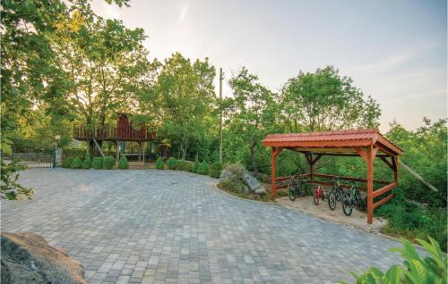 Cozy Home In Grubine With Outdoor Swimming Pool