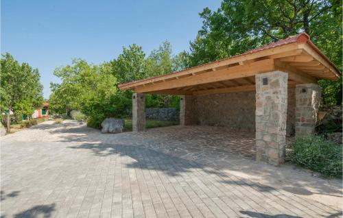 Cozy Home In Grubine With Outdoor Swimming Pool