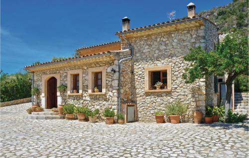  Nice home in Mancor de la Vall with 3 Bedrooms, WiFi and Outdoor swimming pool in Mancor del Valle
