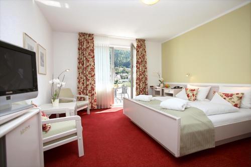 Hotel Traube Revital Stop at Hotel Traube Revital to discover the wonders of Tuttlingen. The property features a wide range of facilities to make your stay a pleasant experience. Service-minded staff will welcome and guid