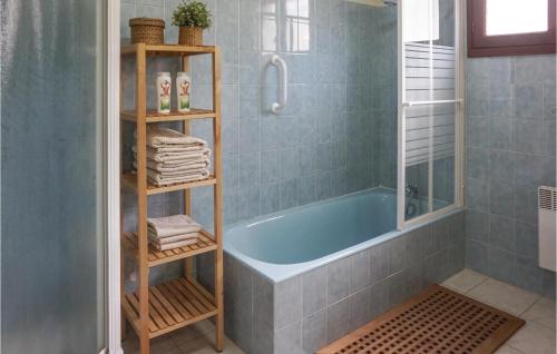 Vannas istaba, Awesome Home In Le Poujol Sur Orb in Le Poujol-Sur-Orb