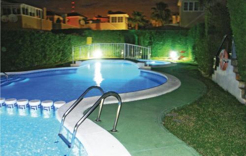 Amazing Apartment In Guardamar Del Segura With 2 Bedrooms, Wifi And Outdoor Swimming Pool