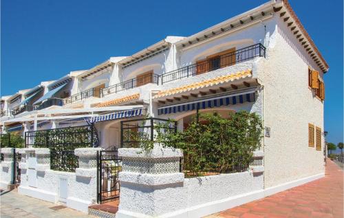 Beautiful home in Santa Pola w/ Outdoor swimming pool Outdoor swimming pool and 3 Bedrooms - image 10