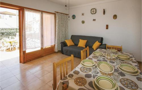 Beautiful home in Santa Pola w/ Outdoor swimming pool Outdoor swimming pool and 3 Bedrooms - image 11