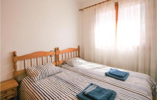 Beautiful home in Santa Pola w/ Outdoor swimming pool Outdoor swimming pool and 3 Bedrooms - image 3
