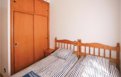 Beautiful home in Santa Pola w/ Outdoor swimming pool Outdoor swimming pool and 3 Bedrooms - image 9