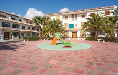 Beautiful home in Santa Pola w/ Outdoor swimming pool Outdoor swimming pool and 3 Bedrooms - image 12