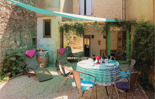 Amazing home in Saint Martin d'Ardeche w/ 2 Bedrooms gîte à louer Aiguèze