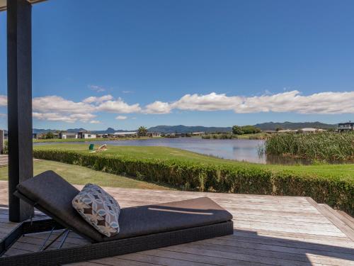 Duša, Golfer's Paradise - Matarangi Holiday Home in Matarangi