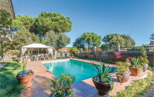 Piscina, Nice Home In Vidreres With 5 Bedrooms, Wifi And Outdoor Swimming Pool in Vidreres
