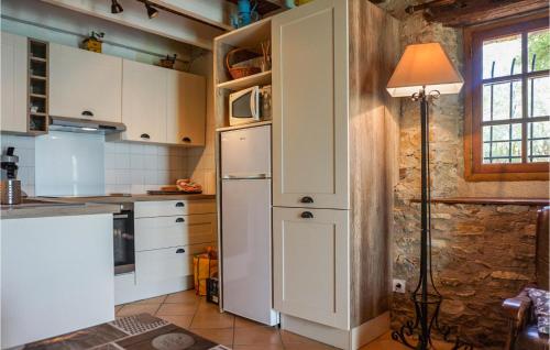 virtuve, 2 Bedroom Cozy Home In Roquebrun in Roquebrun