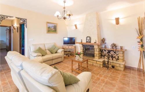 3 Bedroom Awesome Home In Corumbela in Sayalonga