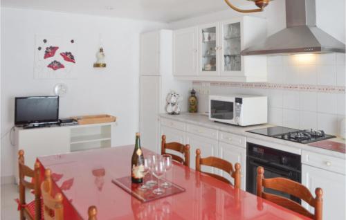 2 Bedroom Nice Home In Plonevez Porzay