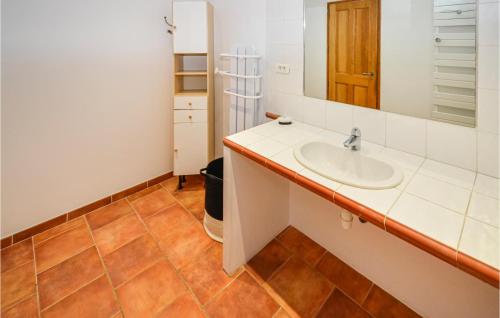 Holiday Home Chateuneuf de Gadagne 09 - image 2