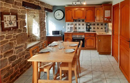 Stunning Home In Plouhinec With Kitchen