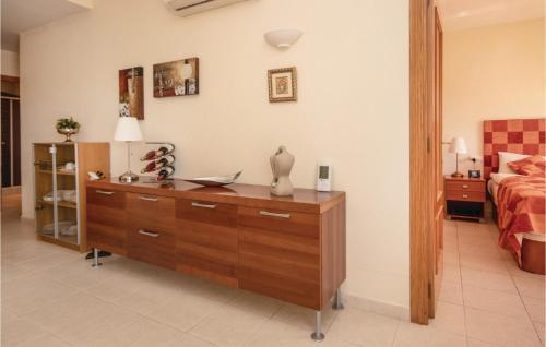 Two-Bedroom Apartment in Benalmadena - image 6