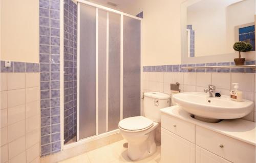 Two-Bedroom Apartment in Benalmadena - image 5