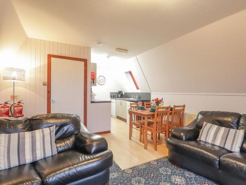 Larchfield Chalet 1 - image 5