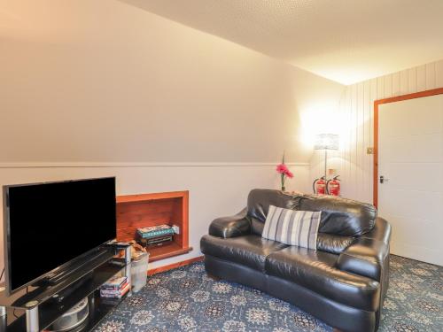 Larchfield Chalet 1 - image 10