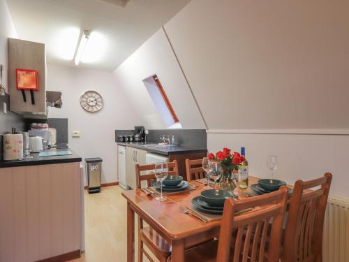 Larchfield Chalet 1 - image 9
