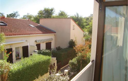 Beautiful home in Argeles Plage w/ WiFi and 3 Bedrooms - image 13
