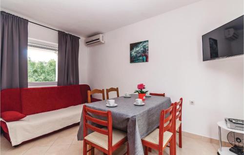  Two-Bedroom Apartment in Donji Karin in Gornji Karin