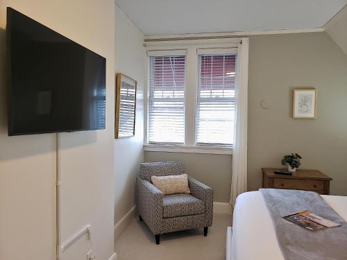 Hearthside Inn - image 8