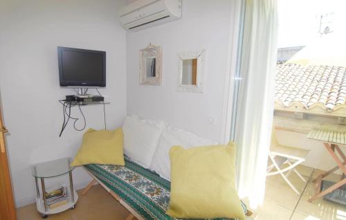 Amazing Home In Beaucaire With Wifi