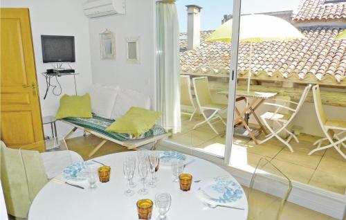 Amazing Home In Beaucaire With Wifi