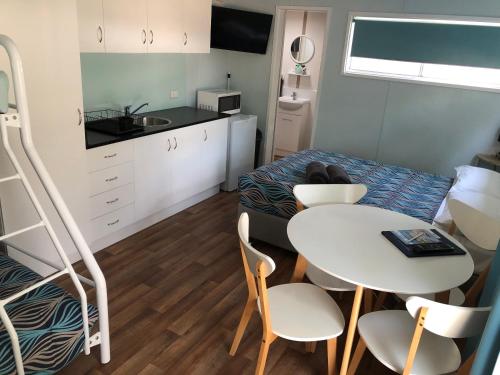 Acacia Caravan Park & Holiday Units