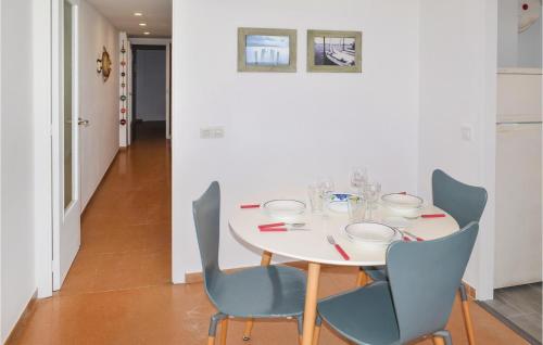 3 Bedroom Pet Friendly Apartment In Lloret De Mar - image 5