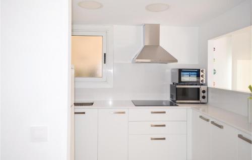 3 Bedroom Pet Friendly Apartment In Lloret De Mar - image 3