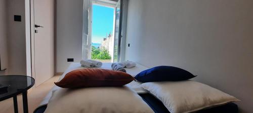 Apartmani CERATONIA Komiza