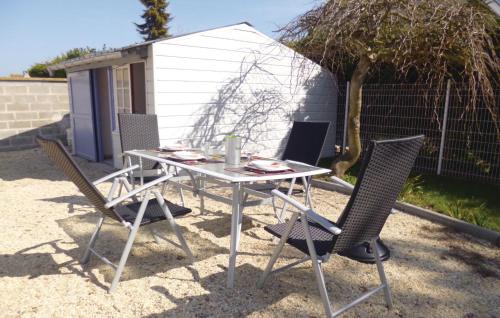 Lovely Home In Bernieres-sur-mer With Kitchenette