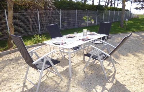 Lovely Home In Bernieres-sur-mer With Kitchenette